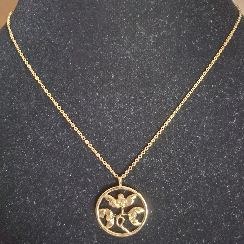 VTG Avon Golden Necklace